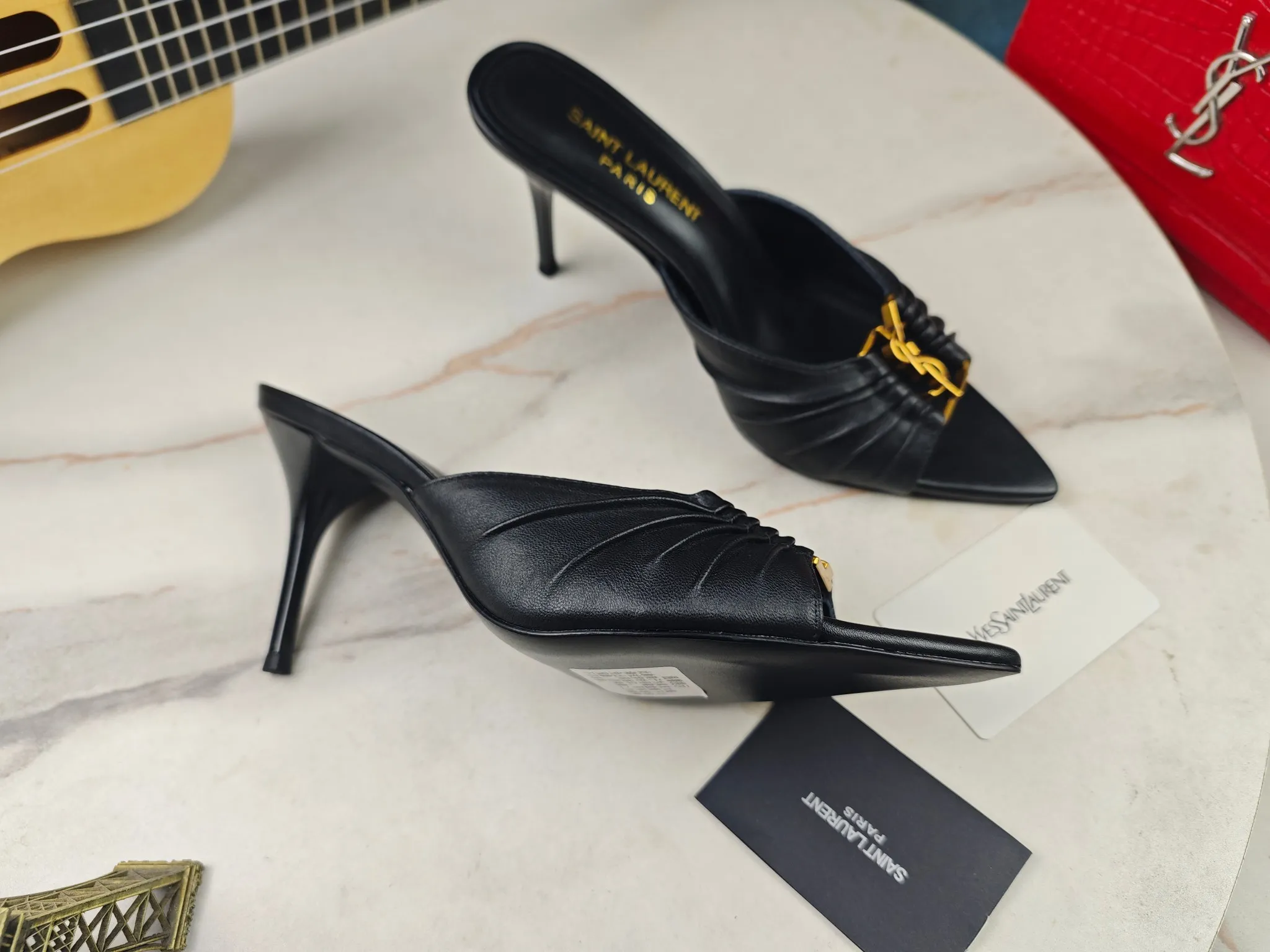 👟👟Ex-factory price 520👟👟 【Saint Laurent】Yves Saint Laurent, stiletto heel YSL sandals💃2024 early autumn counter synchronized with the latest styles, YSL, decoration👠 Classic and high-quality glamorous masterpieces, the hottest spring and summer series in the counter, with temperament, fashion, classic and attractive design style 😌The on-foot effect is particularly beautiful〰️, the material is imported from Italy, small black cow, imported black patent leather, lining, and foot pads; sheepskin, heel height, stiletto 9cm, size 35-41 (34.41.42 must be customized, non-returnable) outsole; imported genuine leather outsole, complete with counter packaging